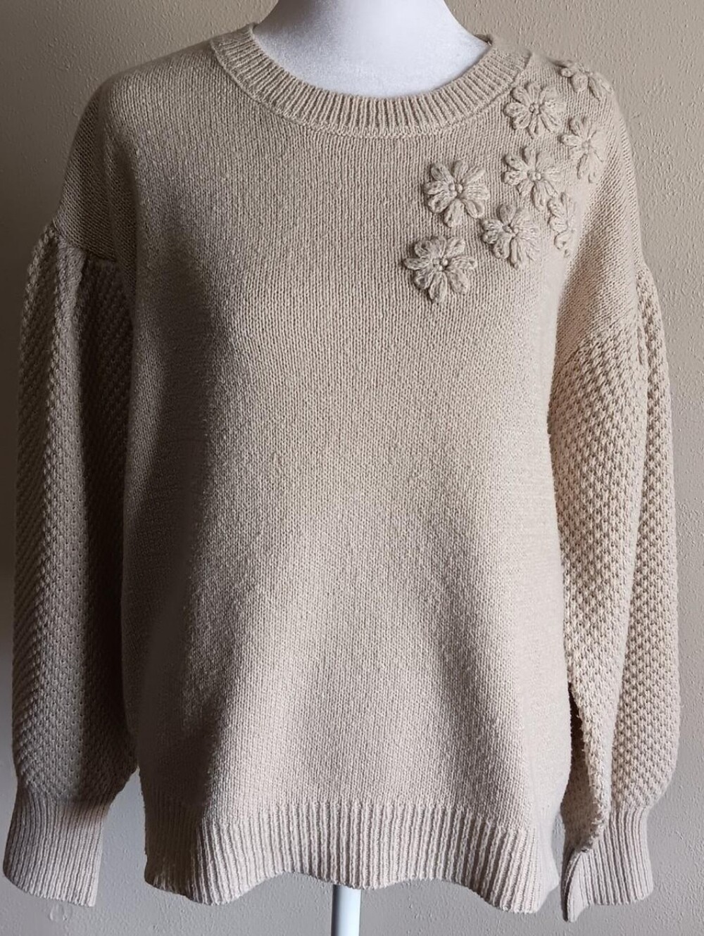 Jessica Simpson Cream Floral Appliqué Crewneck Sweater Textured Sleeves Large